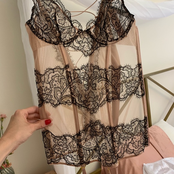 NWT Victoria Secrets Garter Slip/ Corset - Picture 1 of 6